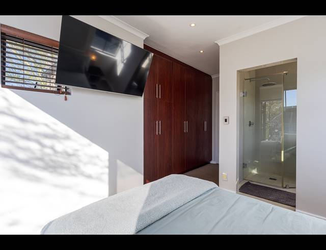 2 BEDROOM FREEHOLD TO LET IN KENRIDGE